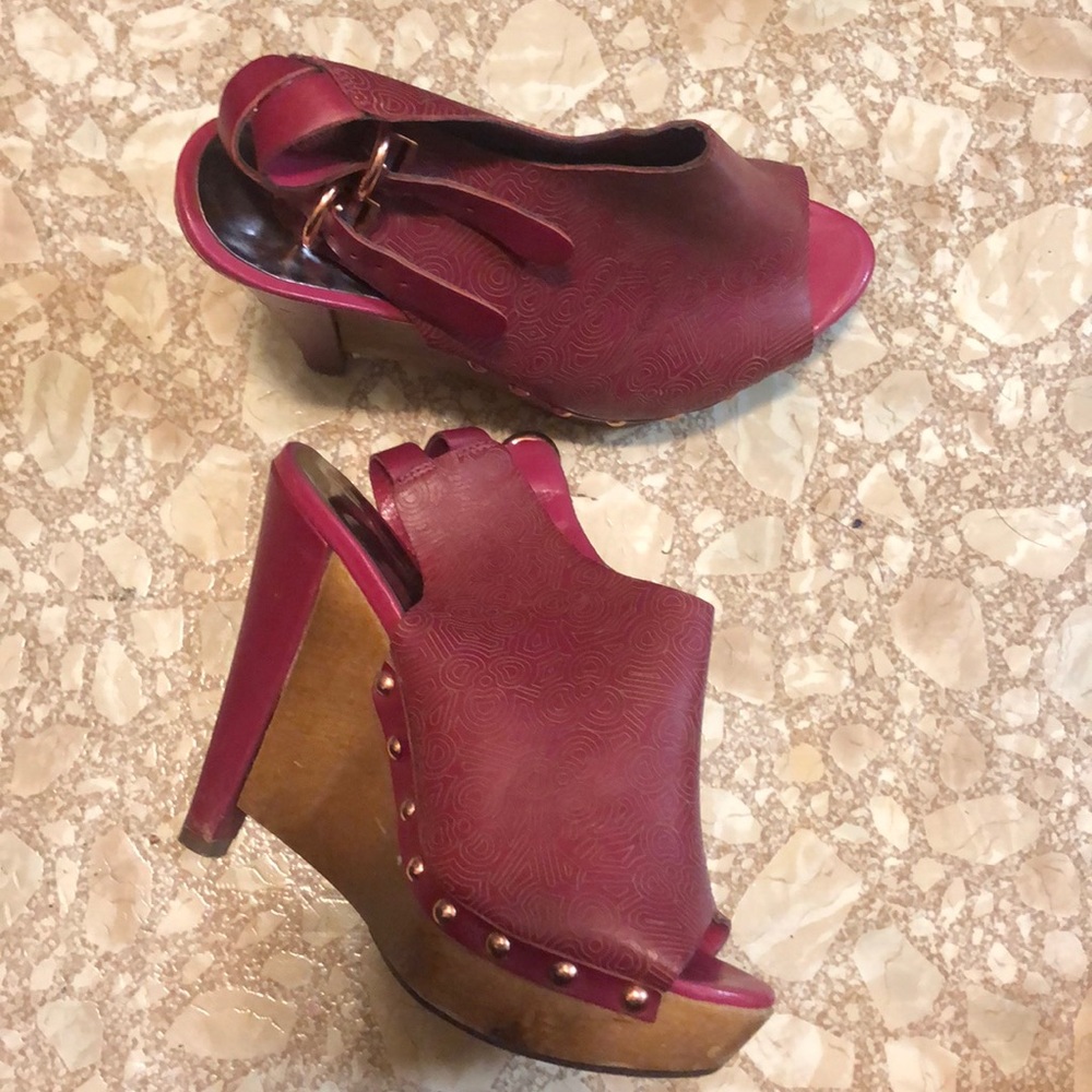 Burgundy Wooden Plats